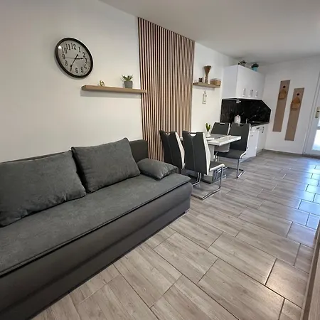Pensjonat & Vinarstvi Kana 3*