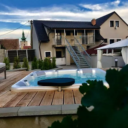 Apartmány&vinařství Káňa Přítluky